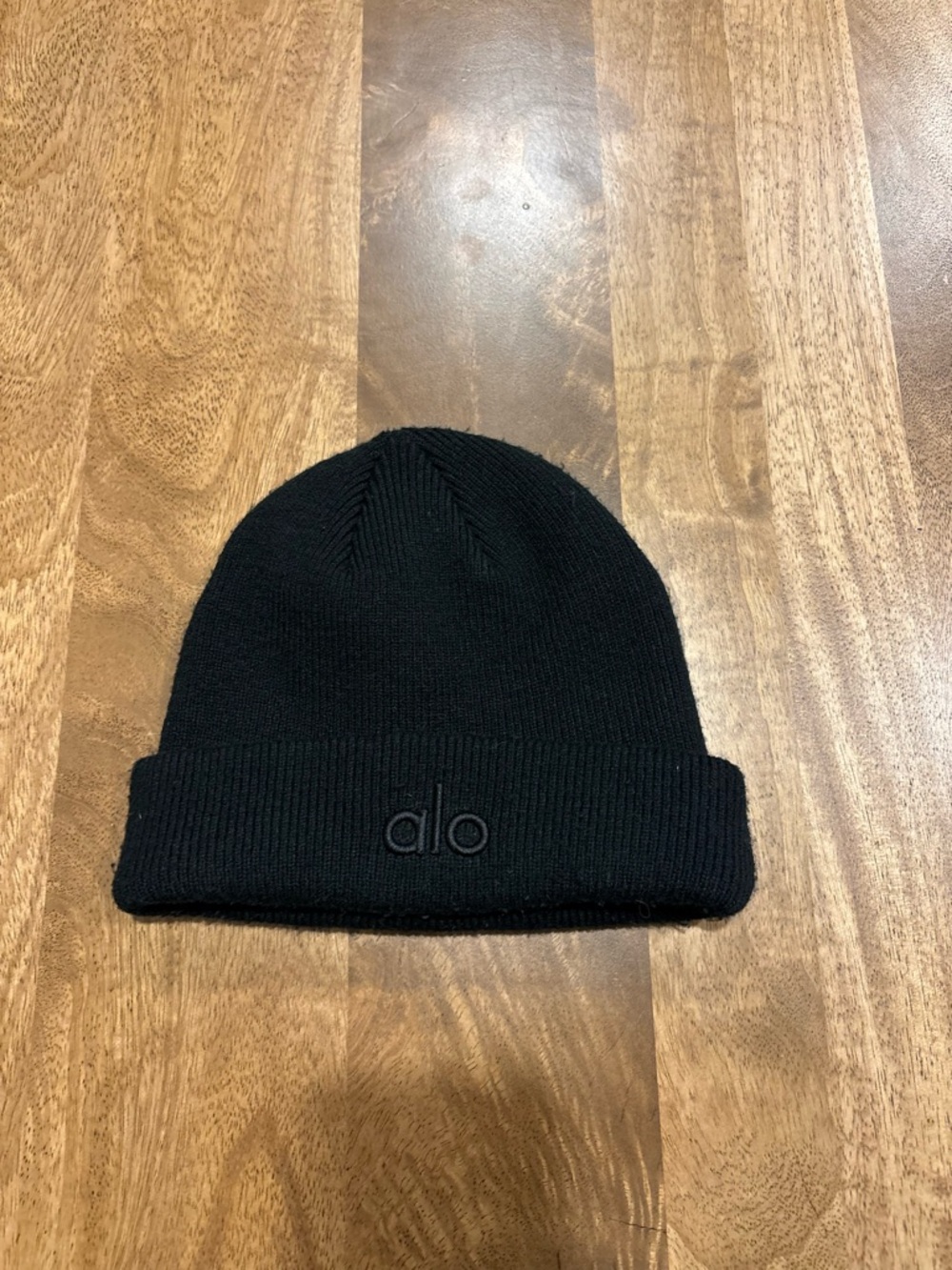 ALO Yoga Black Ribbed Knit Beanie with Logo Tag